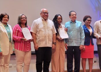 Promipyme entrega créditos por RD$62 millones beneficiando 360 microempresarios en Baní, Peravia.