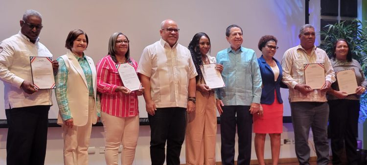 Promipyme entrega créditos por RD$62 millones beneficiando 360 microempresarios en Baní, Peravia.