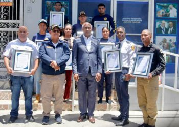 Julito Fulcar reconoce a héroes de Peravia que respondieron a la tragedia del Jet Set