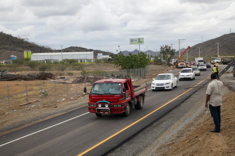 Autoridades habilitan de manera provisional Circunvalación de Baní.