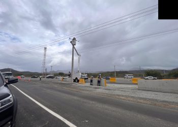 Edesur acondiciona redes eléctricas en tramo de circunvalación Baní habilitado temporalmente
