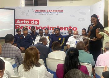 Julito Fulcar reconoce a héroes de Peravia que respondieron a la tragedia del Jet Set