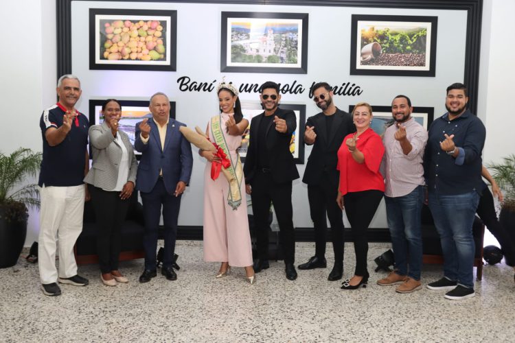 Alcalde Santo Ramirez recibe a Madelyn Mejía y celebra su corona como Miss Grand Repùblica Dominicana