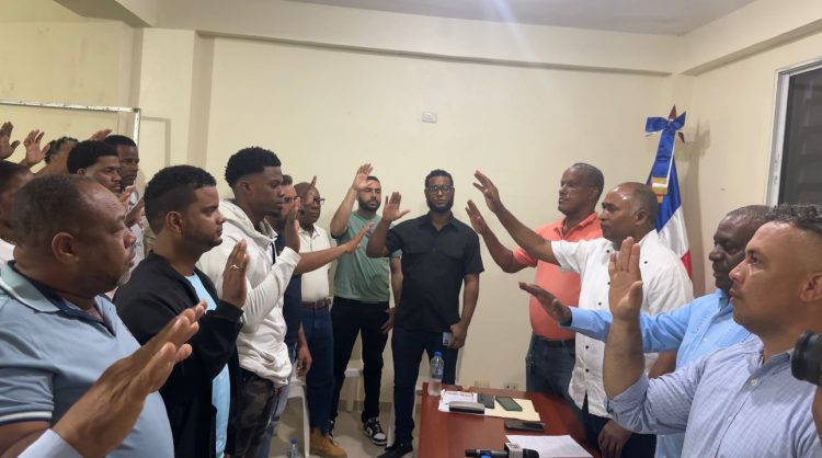 Senador Julito Fulcar juramenta Comité Organizador de los Juegos Intermunicipales de Peravia