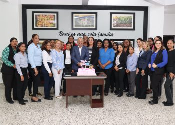ALCALDE SANTO RAMÍREZ ANUNCIA AUMENTO DE SUELDO PARA SECRETARIAS