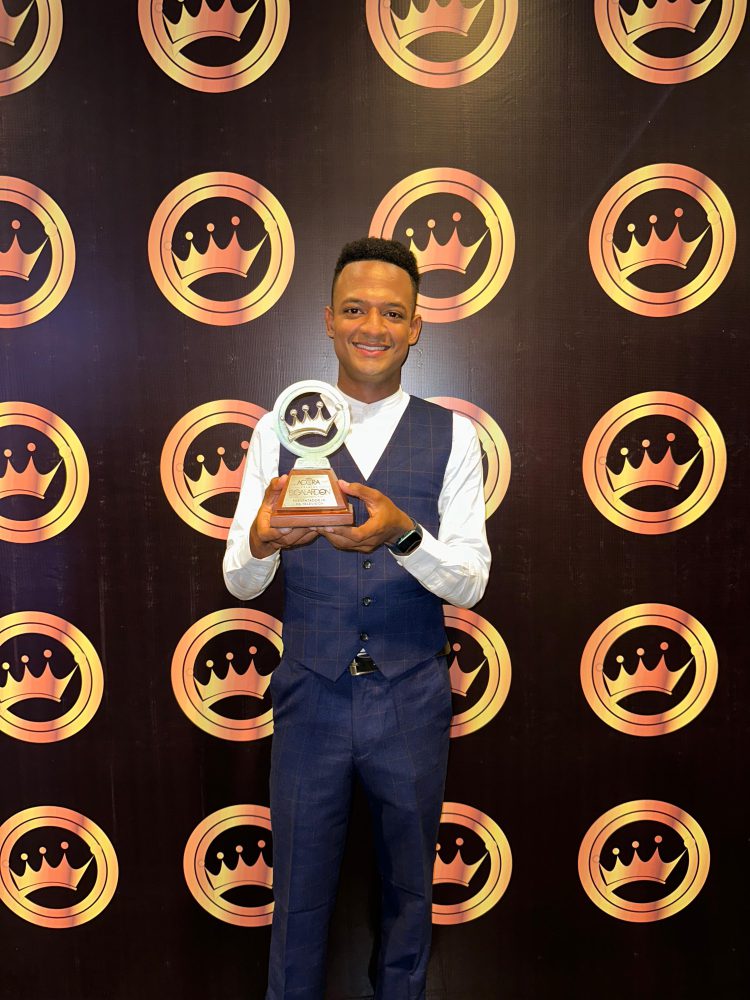 Dániel Lajara gana como “Presentador de Televisión” en Premios El Galardón 2025