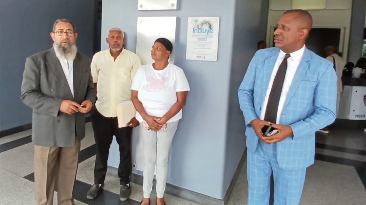Denuncian oficial PN remozó vivienda que había alquilado y pretende apropiarse del inmueble