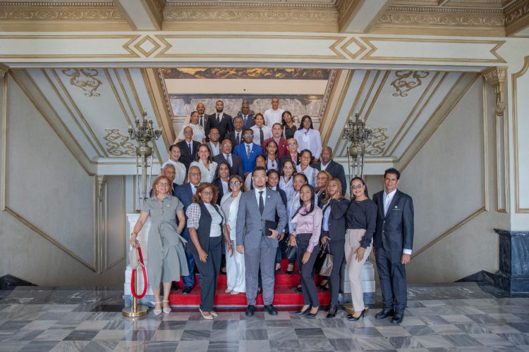 Colegio de Abogados seccional Peravia organiza visita a Palacio Nacional
