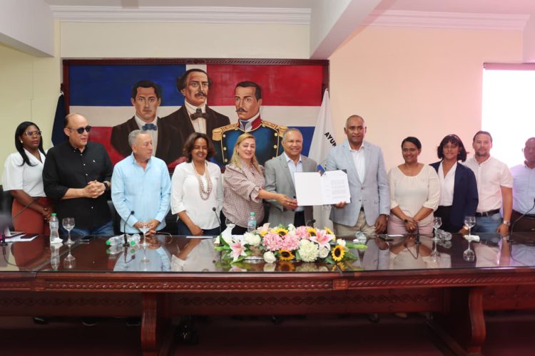 Alcalde Santo Ramírez presenta propuesta para Plan de Desarrollo Sostenible de la provincia Peravia 2025-2055