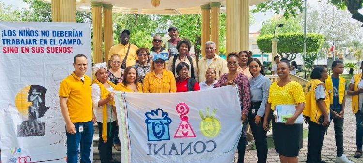 Ministerio de Trabajo monta PARADA CÍVICA en el parque central de Baní, en celebración Día Mundial contra el Trabajo Infantil