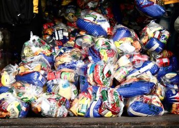 Gobierno dispone amplio operativo distribución de alimentos en Baní
