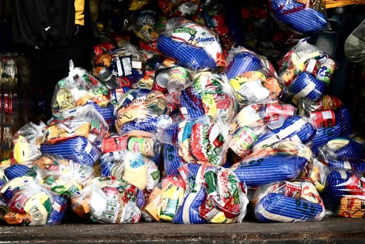 Gobierno dispone amplio operativo distribución de alimentos en Baní
