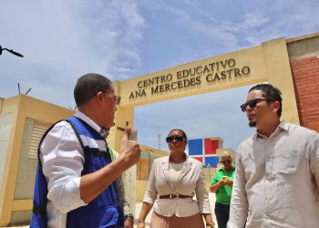 Director Infraestructura Escolar, Roberto Herrera encabeza Mesa de Trabajo con contratistas de escuelas y autoridades en Montecristi
