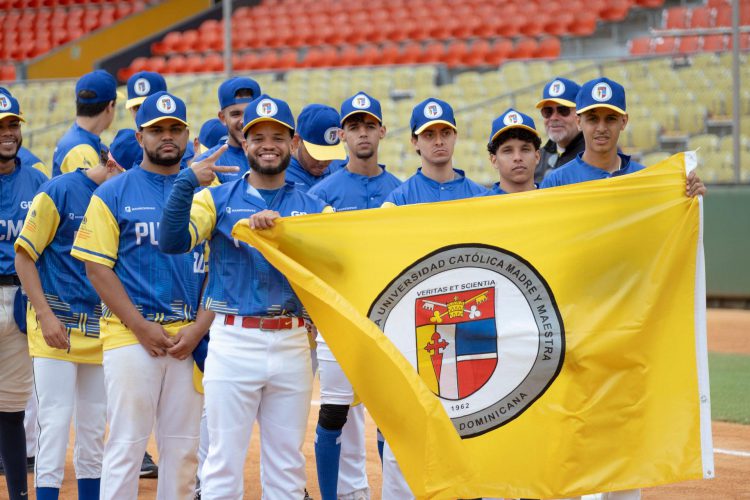 Con el apoyo de GBC Farmacias inauguran torneo de béisbol de la Liga Universitaria en Santiago