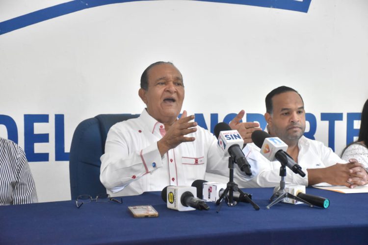 Conatra informa que tras solicitud del gremio, Superintendencia de Seguros (SIS) aplazó por 6 meses aumento de pólizas en seguros de ley; Antonio Marte llama a quienes pagaron, a que reclamen devolución diferencia del cobro.