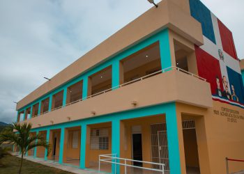Presidente Abinader inaugura recinto UASD, Liceo Experimental y Escuela en Constanza en el marco del Plan Aulas 24/7