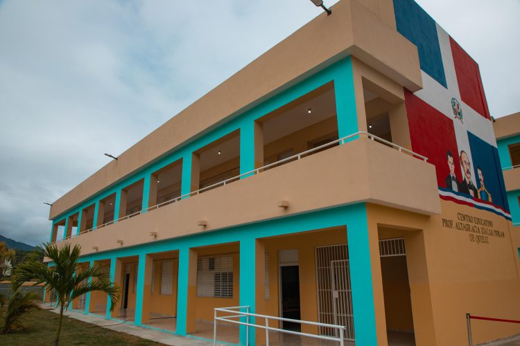Presidente Abinader inaugura recinto UASD, Liceo Experimental y Escuela en Constanza en el marco del Plan Aulas 24/7