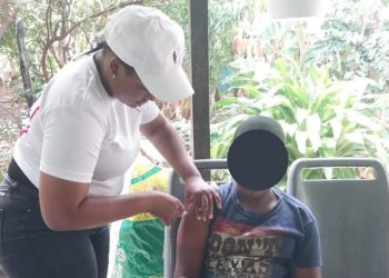 DPS Peravia desarrolla vacunación casa por casa contra VPH en niños y niñas de 9 a 14 años
