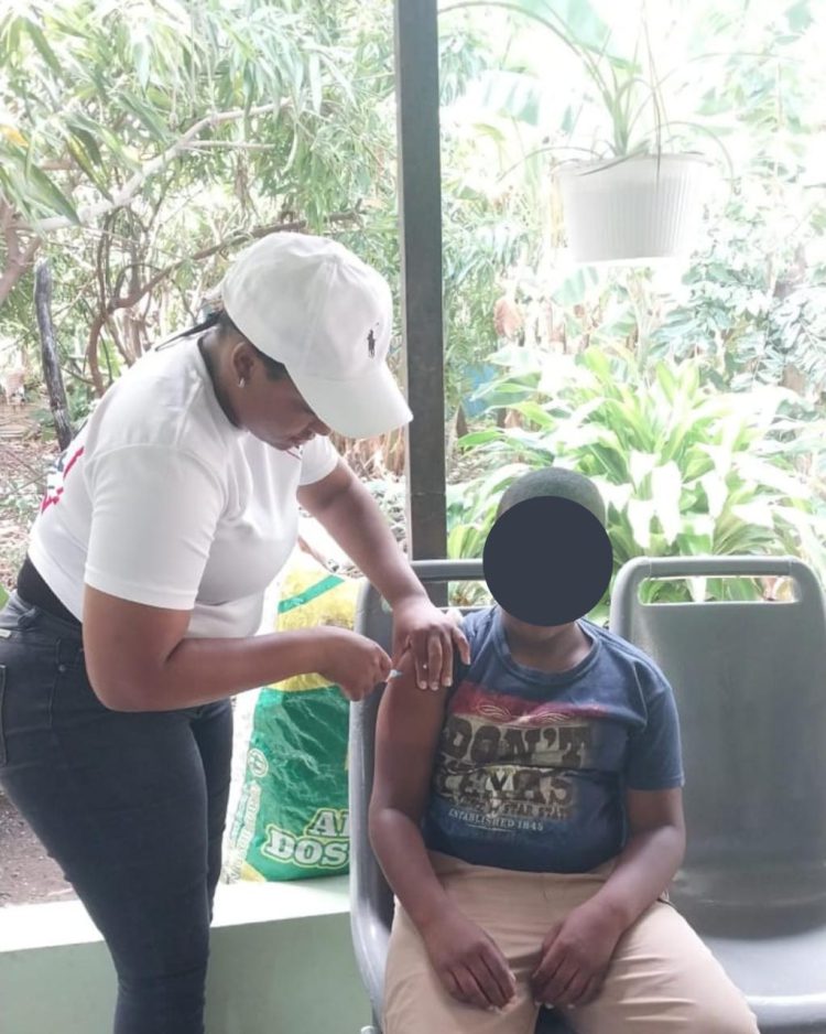 DPS Peravia desarrolla vacunación casa por casa contra VPH en niños y niñas de 9 a 14 años