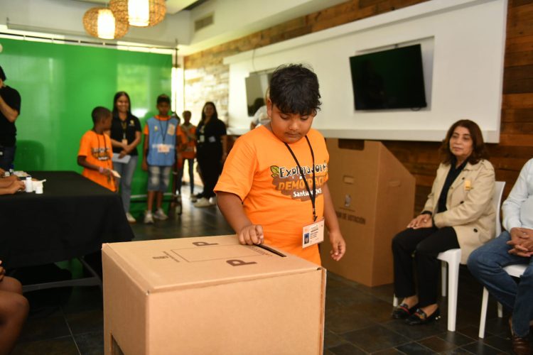 JCE celebra elecciones infantiles en el campamento “Exploradores de la Democracia” en Santiago; gana el valor “Justicia”