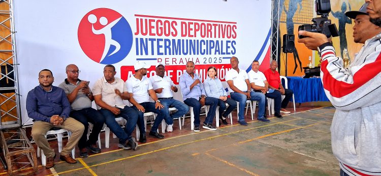 Celebran acto de premiación «Primeros Juegos Deportivos Intermunicipales Peravia 2025»