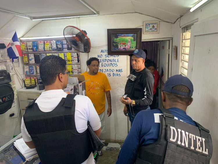 Policía Nacional ocupa armas, municiones y presunta droga