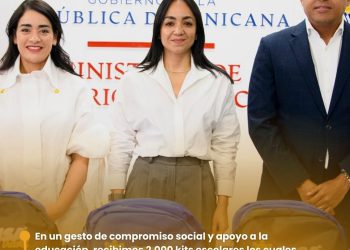 Empresa aérea Sky High Dominicana dona 2 mil kist escolares a Ministerio de Interior y Policía