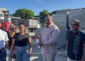 Diputado Willy Sánchez entrega donación de RD$285,000 a familia afectada por incendio en la zona norte de Baní