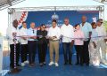 Gobierno entrega play de béisbol a la comunidad de Salinas de Puerto Hermoso, en Baní