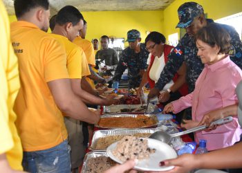 GOBERNADORA COMPARTE ALMUERZO CON PRIVADOS DE LIBERTAD CARCEl BANI HOMBRES