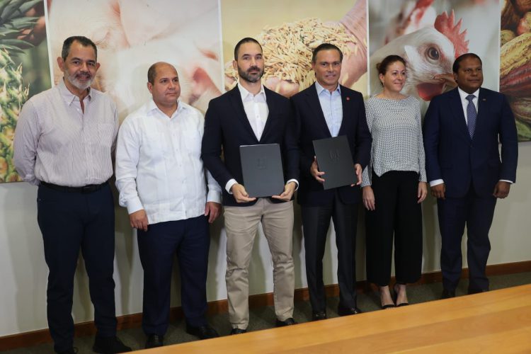 ADHA y Save the Children Dominicana firman acuerdo para prevenir el trabajo infantil en el sector agropecuario