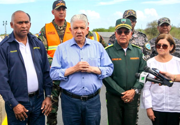 Ministerio de Obras Públicas Inicia programa de asfaltado en comunidades de la provincia Peravia