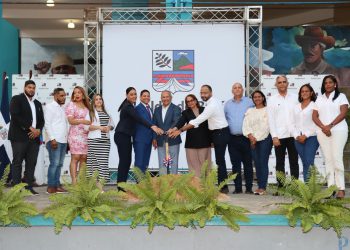 Alcalde Santo Ramírez da primer palazo para la remodelación del parque Marcos A. Cabral; los trabajos iniciaron de inmediato