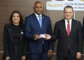 Senador Julito Fulcar recibe nueva Cédula de Identidad de manos del pleno de la JCE