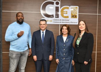 JCE entrega nueva cédula a personas con discapacidad y a miembros del Salón de la Fama de Cooperstown