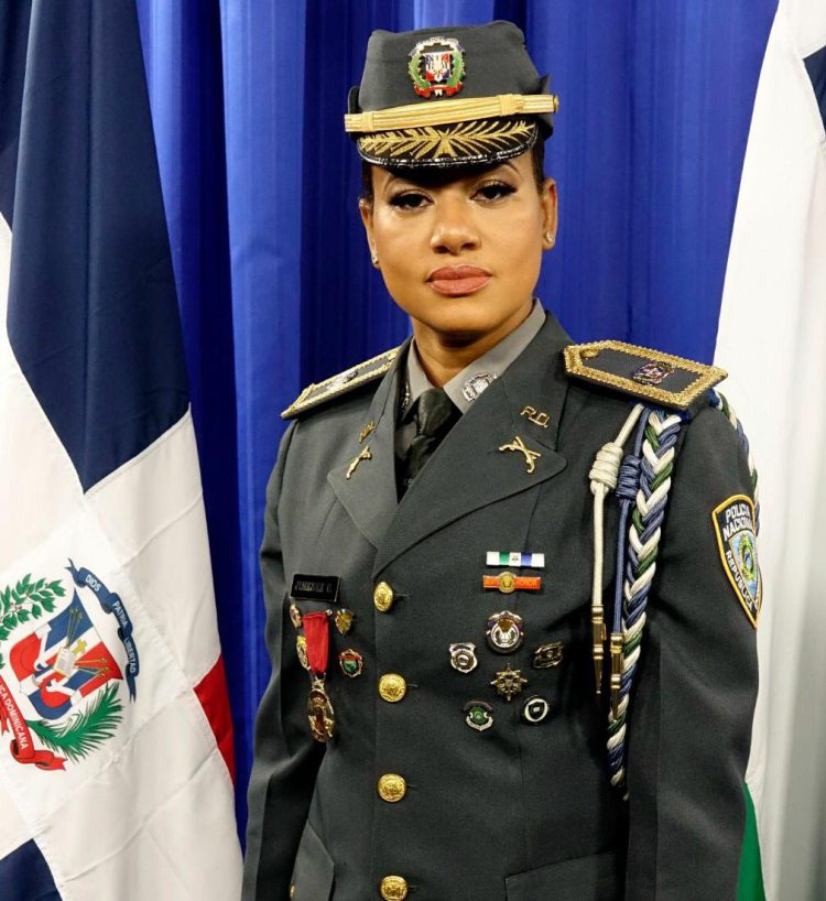 Designan nueva jefa policial en Baní