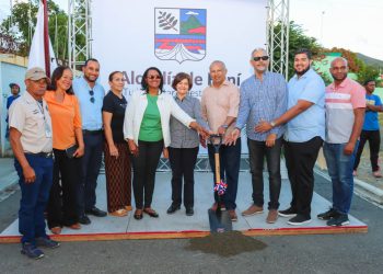 Alcalde Santo Ramírez da primer palazo para construcción del parque de Río Arriba; trabajos iniciaron de inmediato