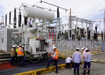 Edesur trabaja en reestablecer el servicio en varios sectores de Santo Domingo por avería