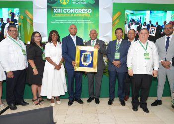 150 cooperativas de seis países reconocen la trayectoria del senador Julito Fulcar como líder del cooperativismo dominicano e internacional