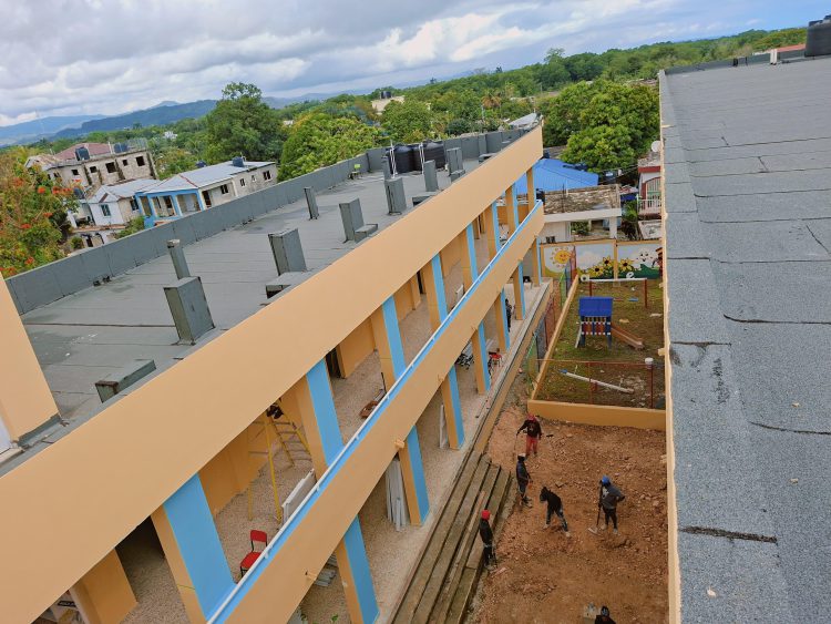 Nuevas escuelas en Río San Juan y Copeyito están listas para ser entregadas tras 14 años de espera