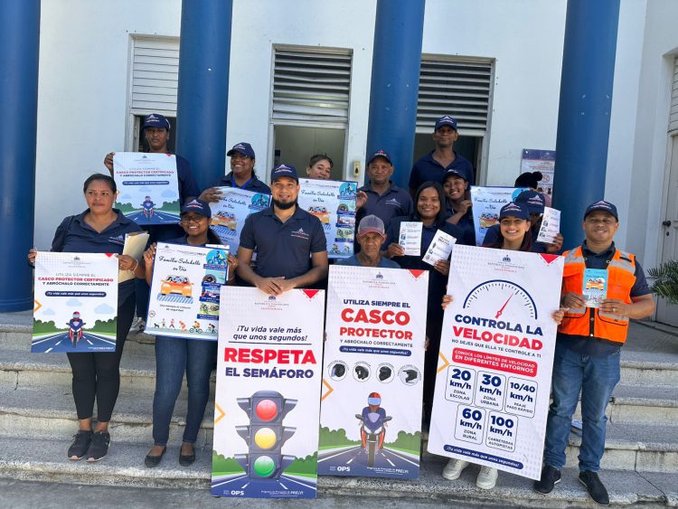 DPS Peravia refuerza prevención en Semana Santa: Entrega de kits y orientación vial a conductores