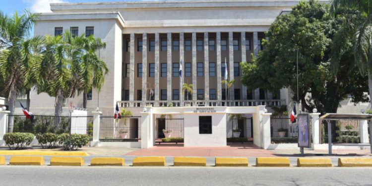 Ministerio de Educación informa suspensión de docencia en provincias en alerta por incidencia de vaguada