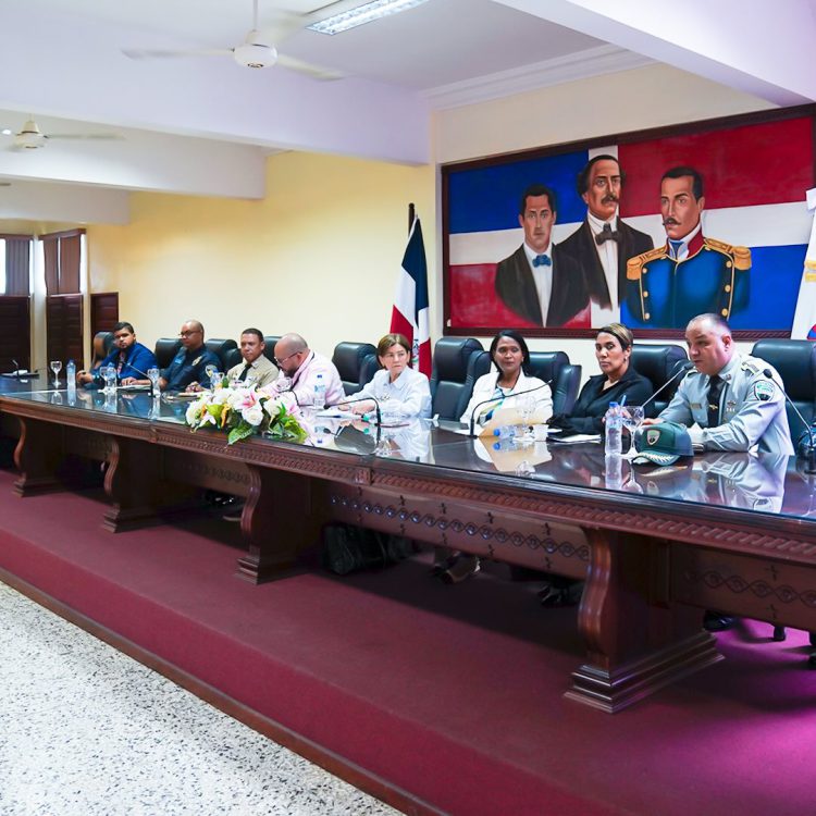 Autoridades fortalecen coordinación en Mesa de Seguridad, Ciudadanía y Género en Baní