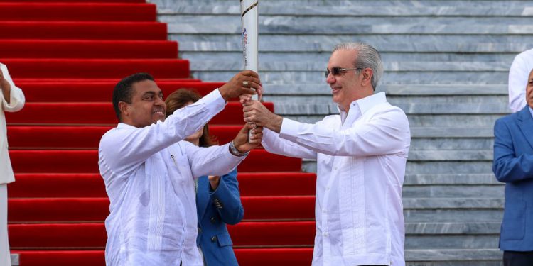 Presidente Abinader oficializa el inicio de la ruta de la antorcha hacia los XXV Juegos Centroamericanos y del Caribe Santo Domingo 2026