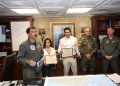 Ministro David Collado y la embajadora Leah Campos realizan visita al portaaviones USS Nimitz